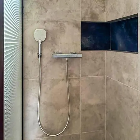 1 Bedroom Stunning In Дом отдыха *